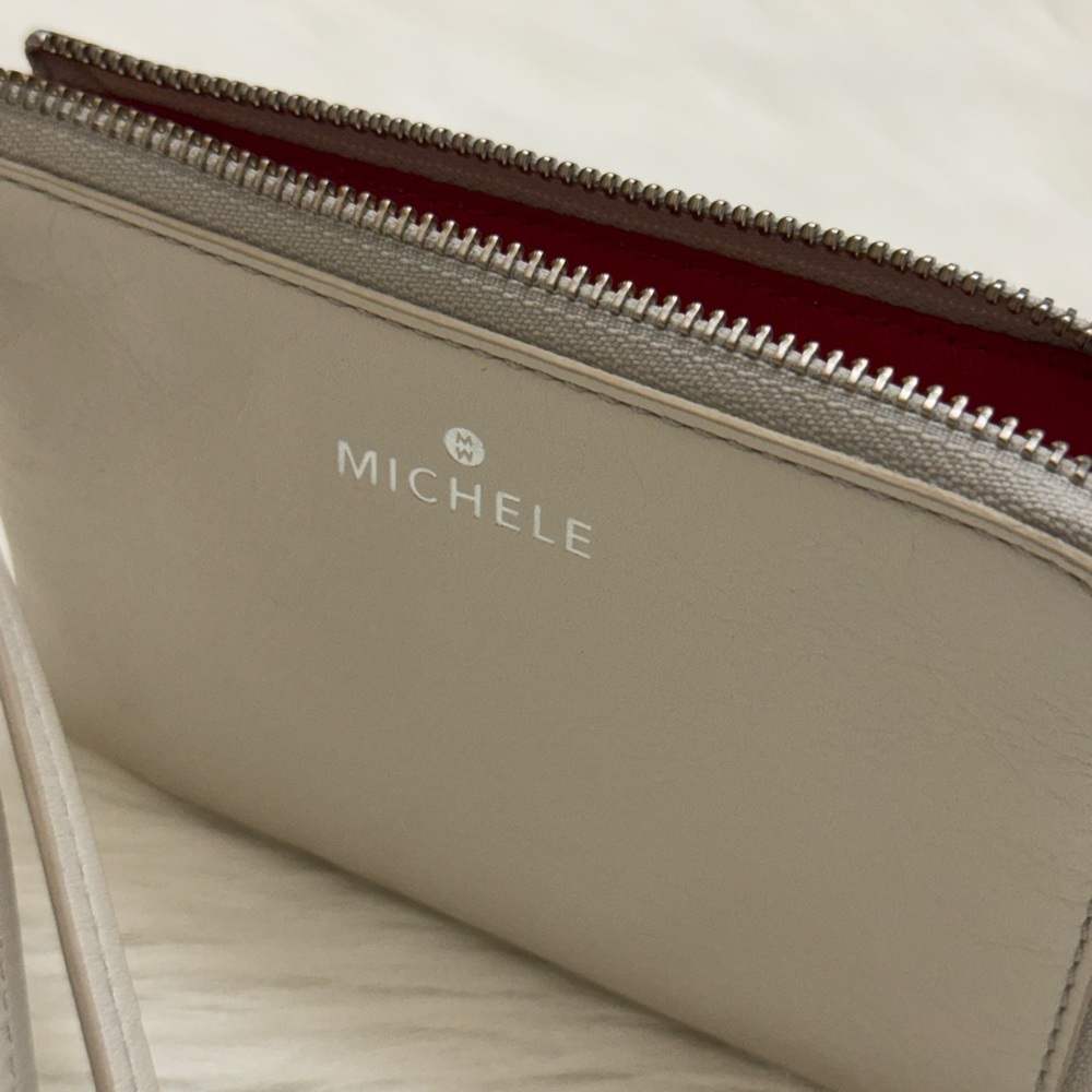 MICHELE - GREY WHITE WRISTLET ZIP BAG - Picture 5 of 11